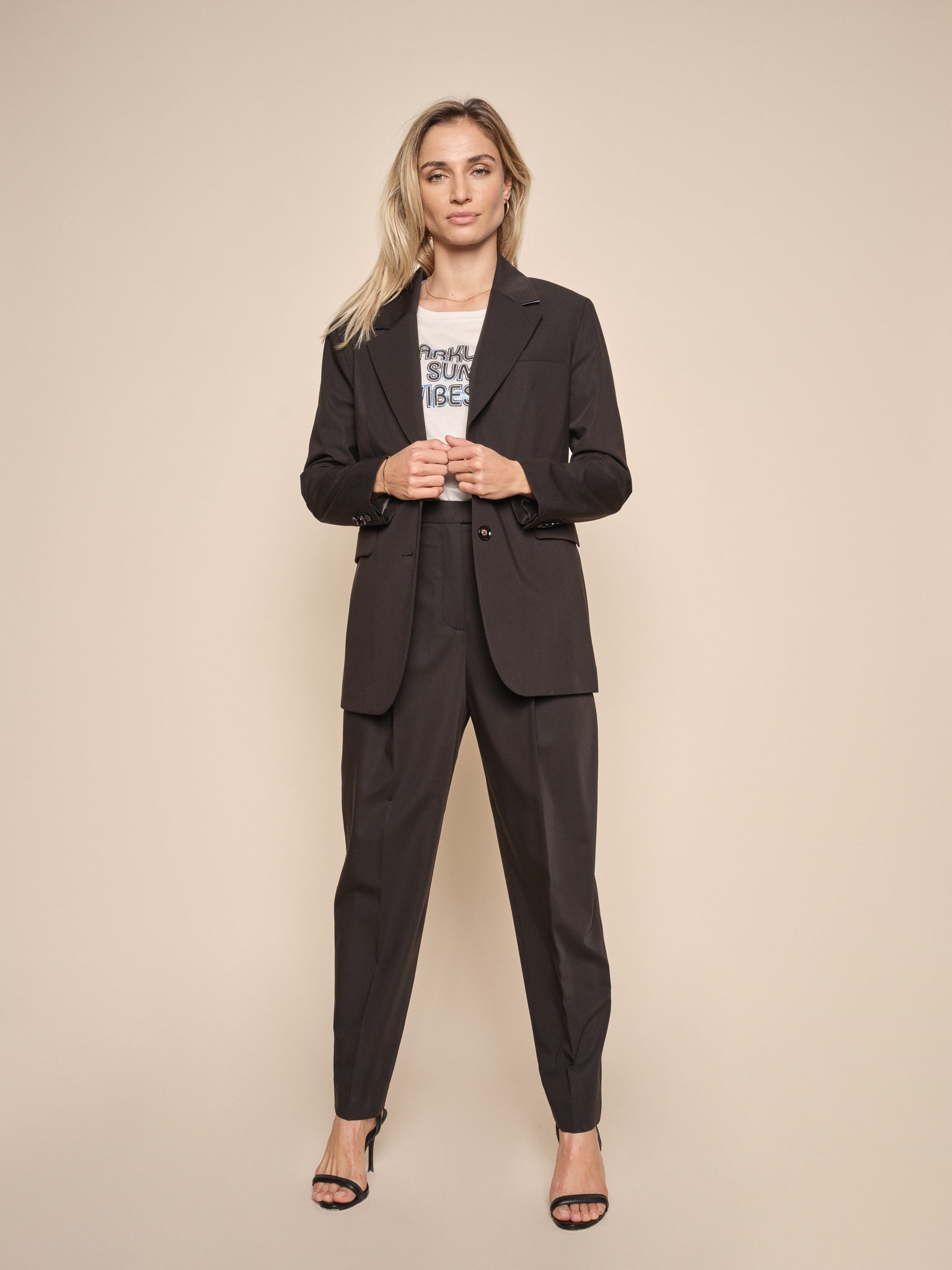 Modelshot / Black / Detail